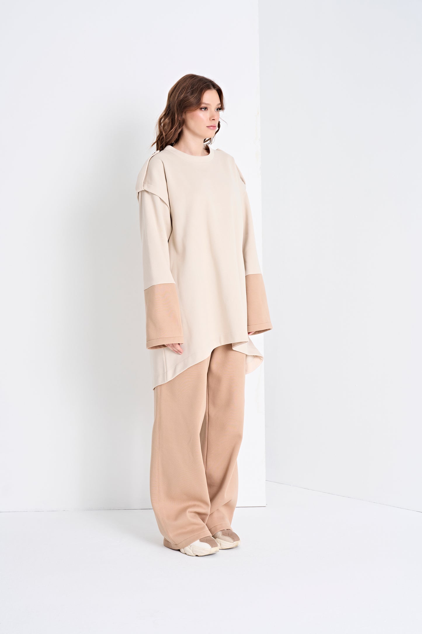 Two-Tone Top and Wide-Leg Pants Set (Top)