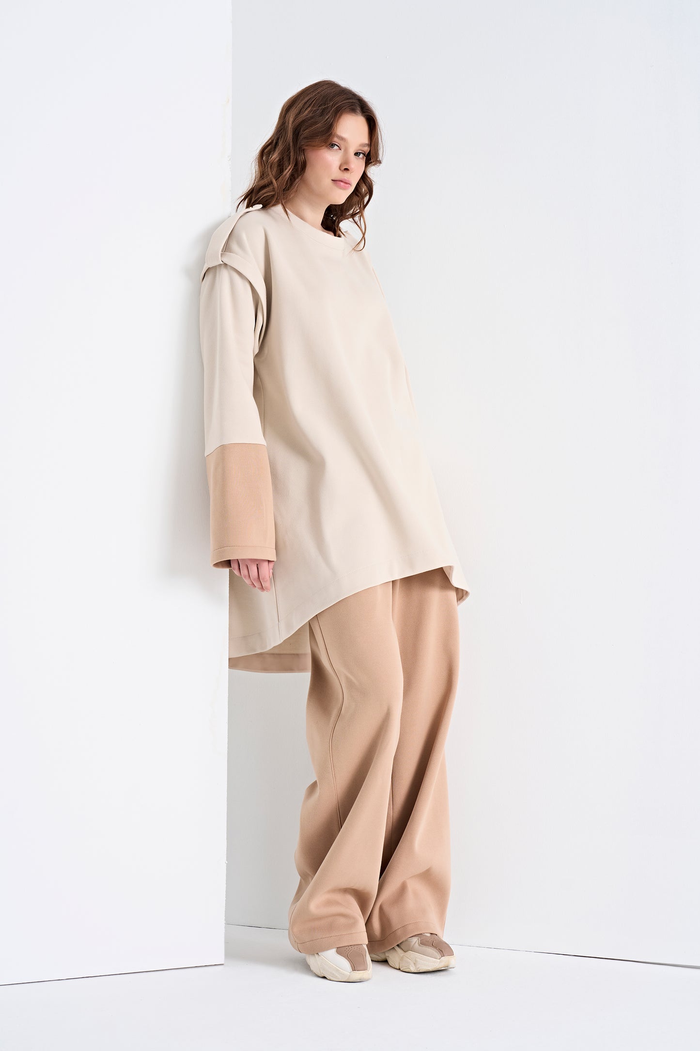 Two-Tone Top and Wide-Leg Pants Set (Top)