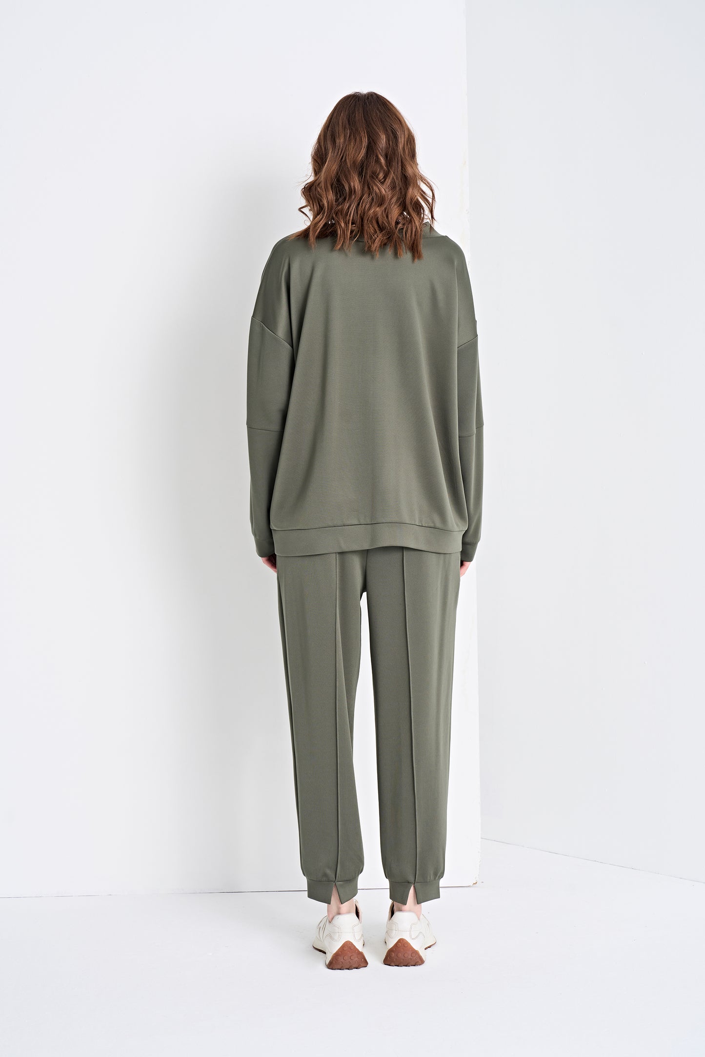 Relaxed Fit Sweatshirt and Joggers Set (Top)