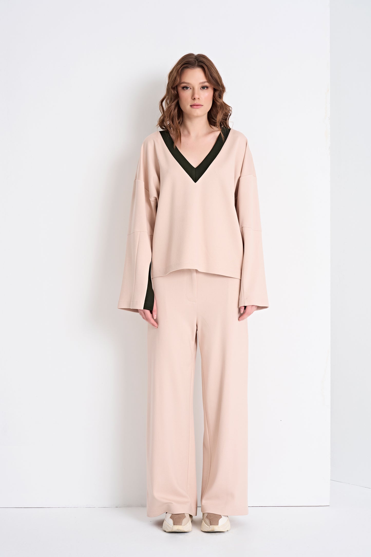 V-Neck Contrast Trim Top and Wide-Leg Pants Set (Bottom)
