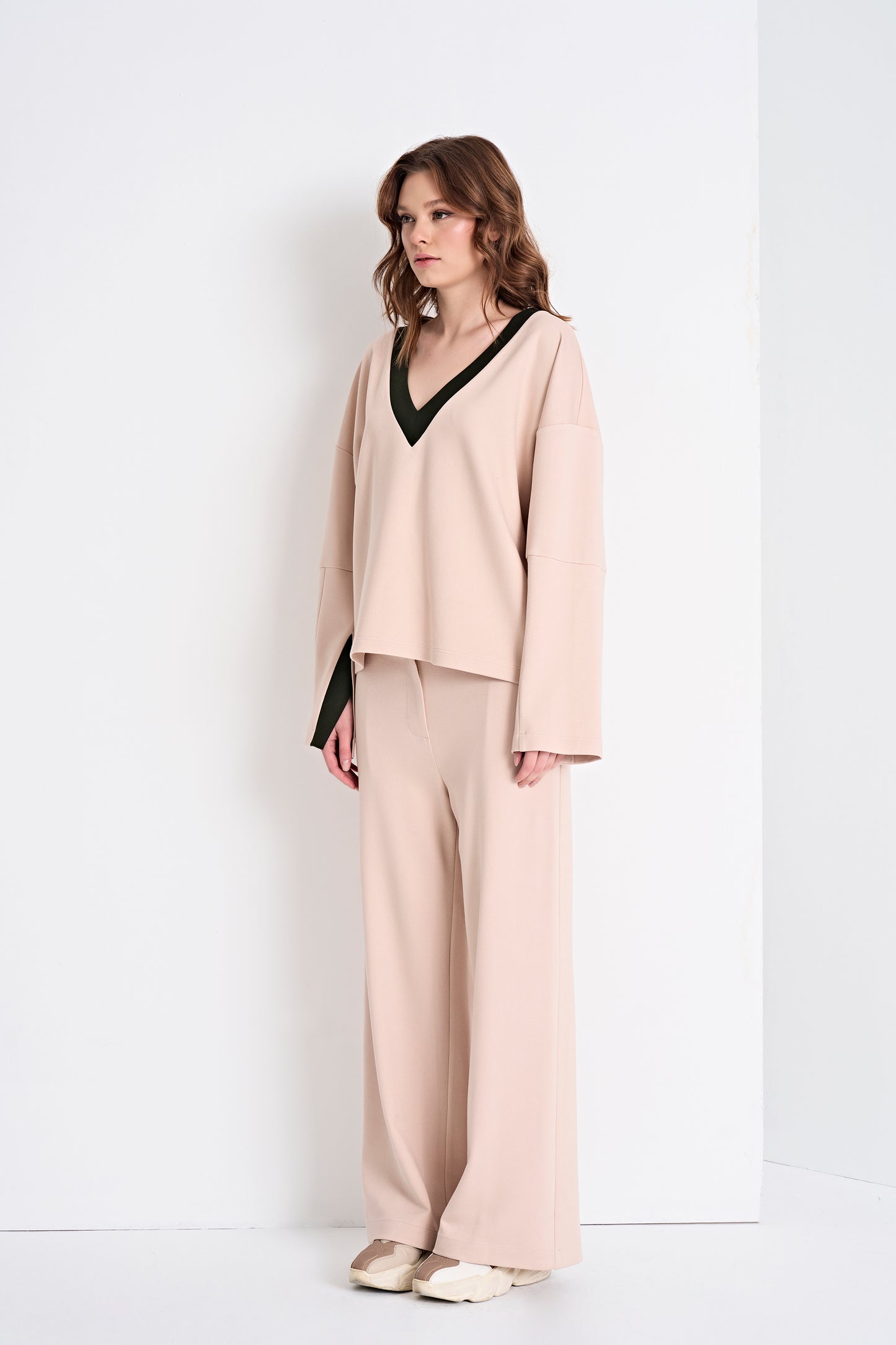 V-Neck Contrast Trim Top and Wide-Leg Pants Set (Bottom)