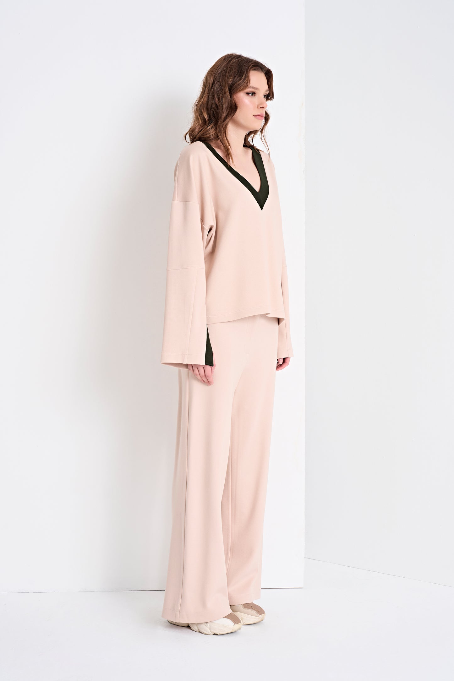 V-Neck Contrast Trim Top and Wide-Leg Pants Set (Bottom)