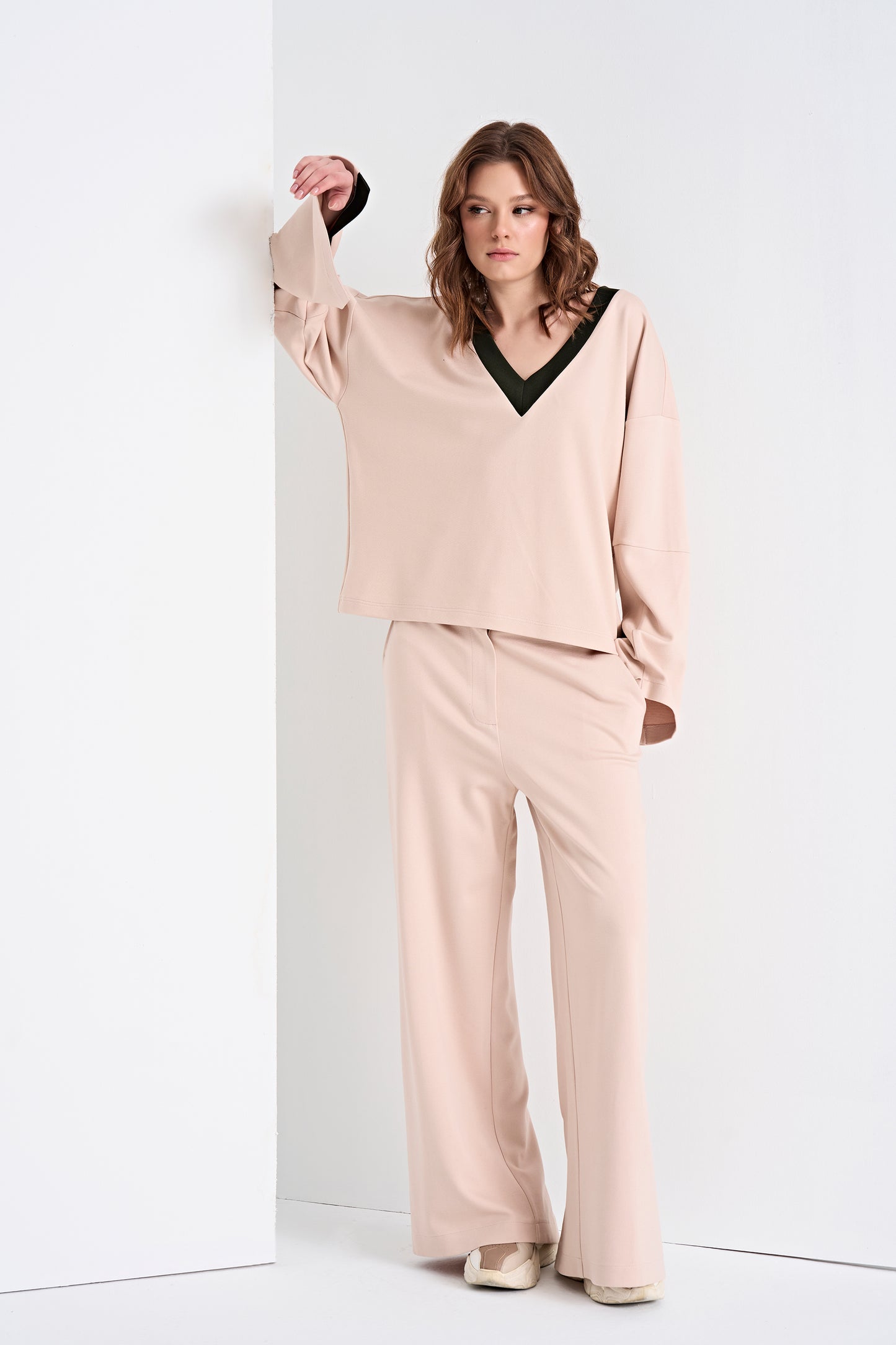 V-Neck Contrast Trim Top and Wide-Leg Pants Set (Bottom)