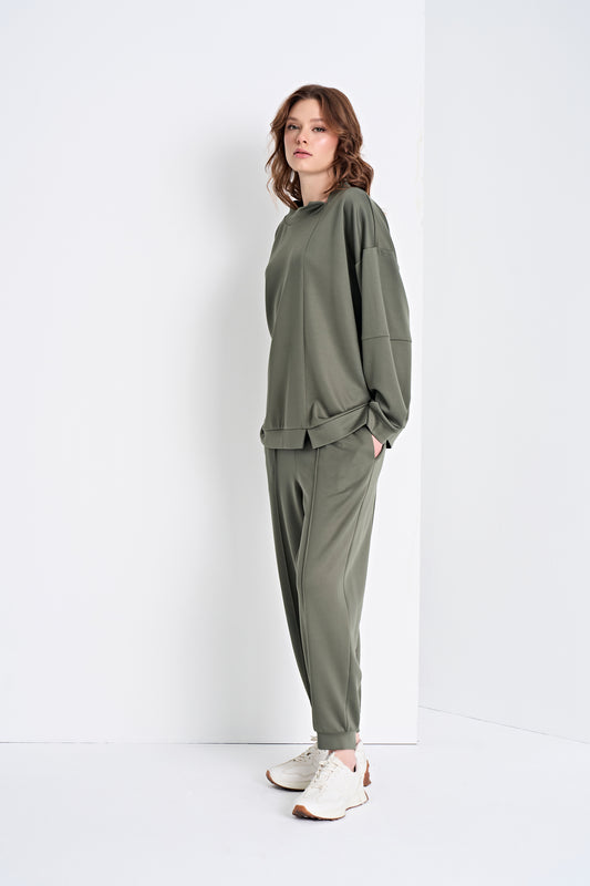 Relaxed Fit Sweatshirt and Joggers Set (Top)